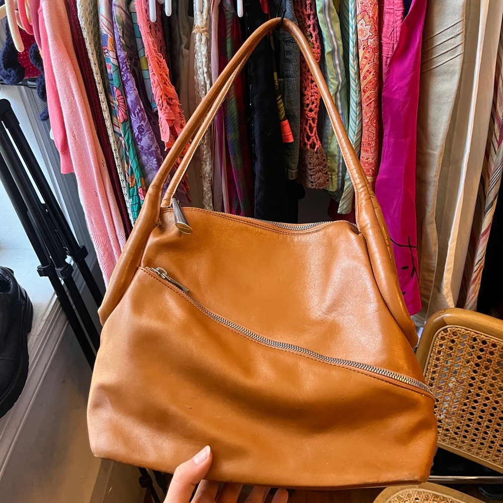 Vintage tan brown leather Iceberg Italian shoulder bag 🔐